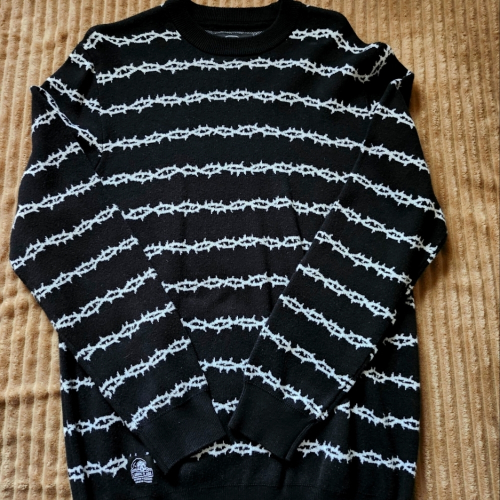 Mens Lurking Class sweater size Medium